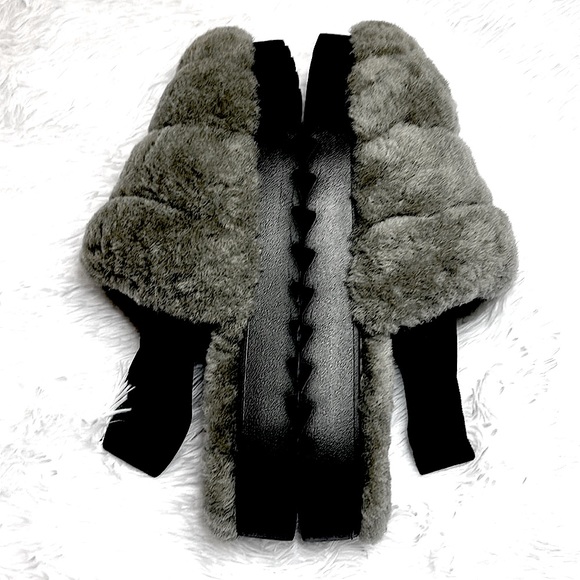 Nwot Ugg Charcoal Grey Super Fluff Platform Slipper! Size 8 mint new condition! - Picture 7 of 8